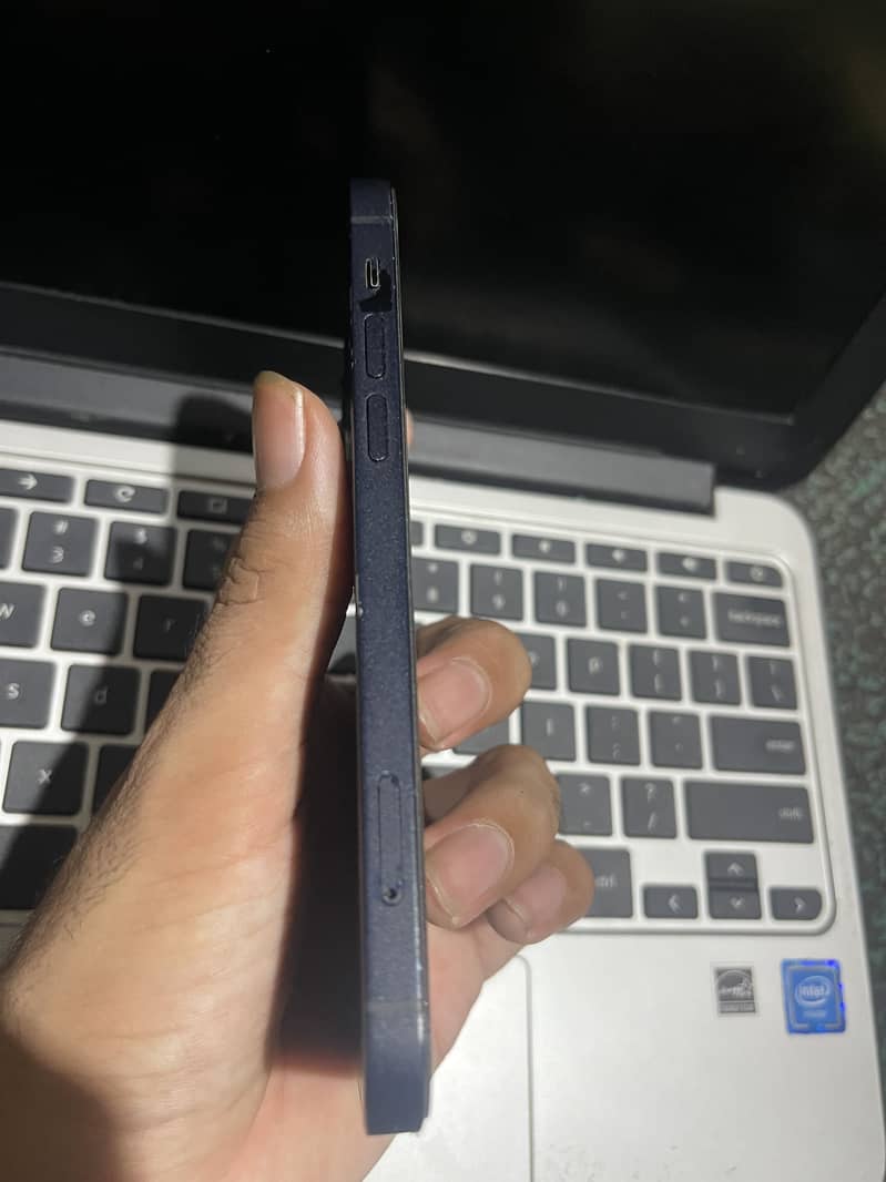Apple iPhone 12 4