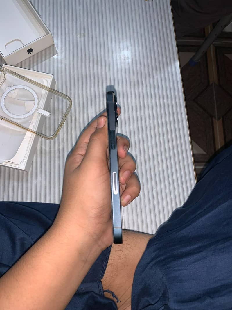 Apple iPhone 13 5