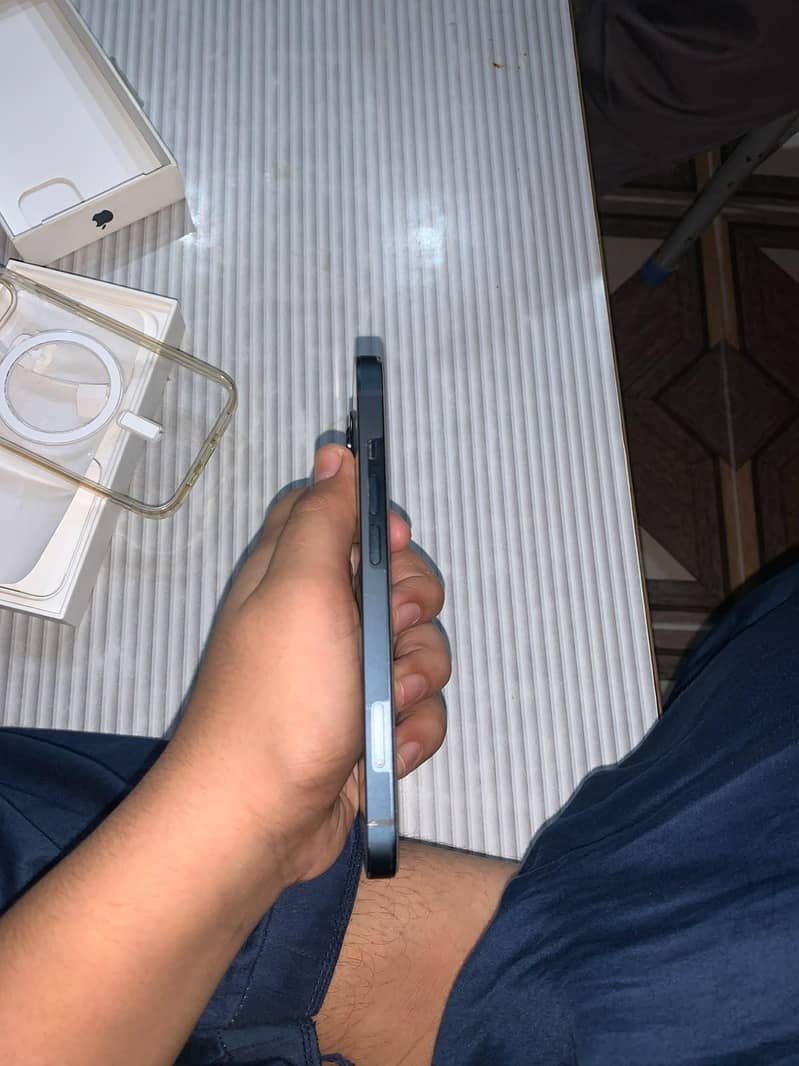 Apple iPhone 13 6
