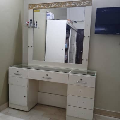 dresser with boxes drawers