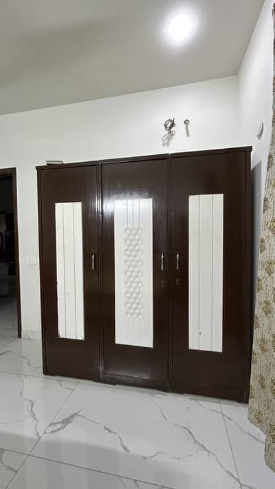 King size bed,dressing & almari