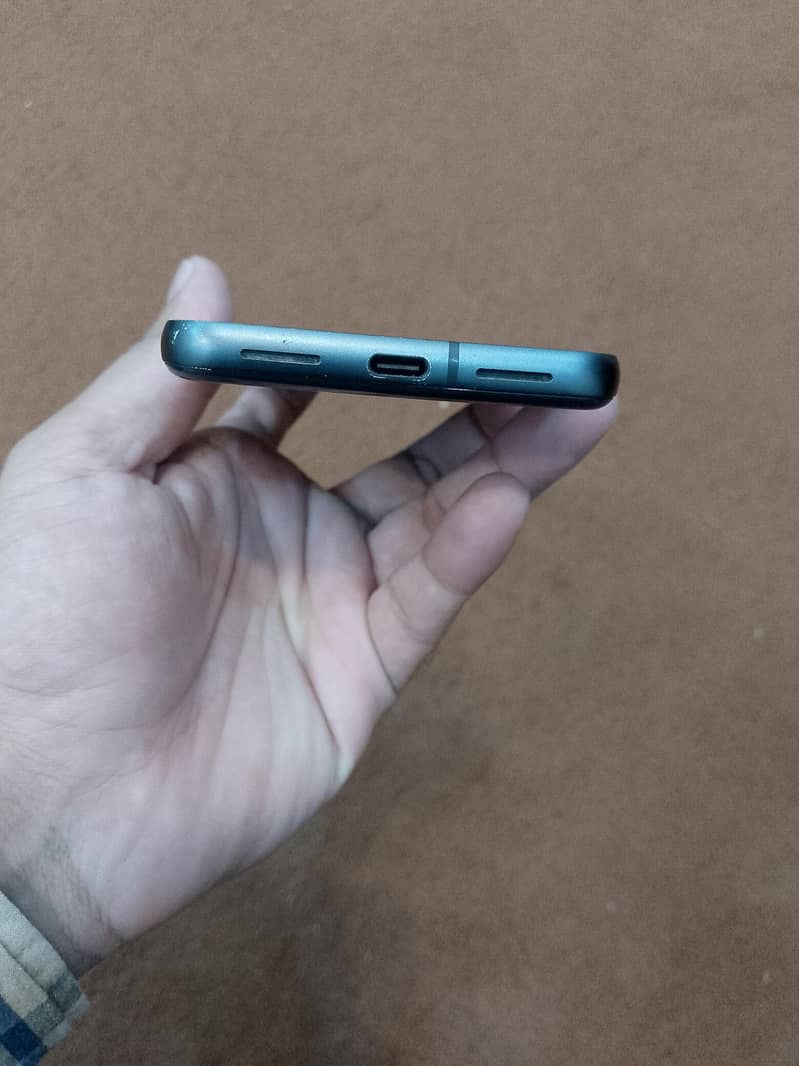 Google Pixel 8 4
