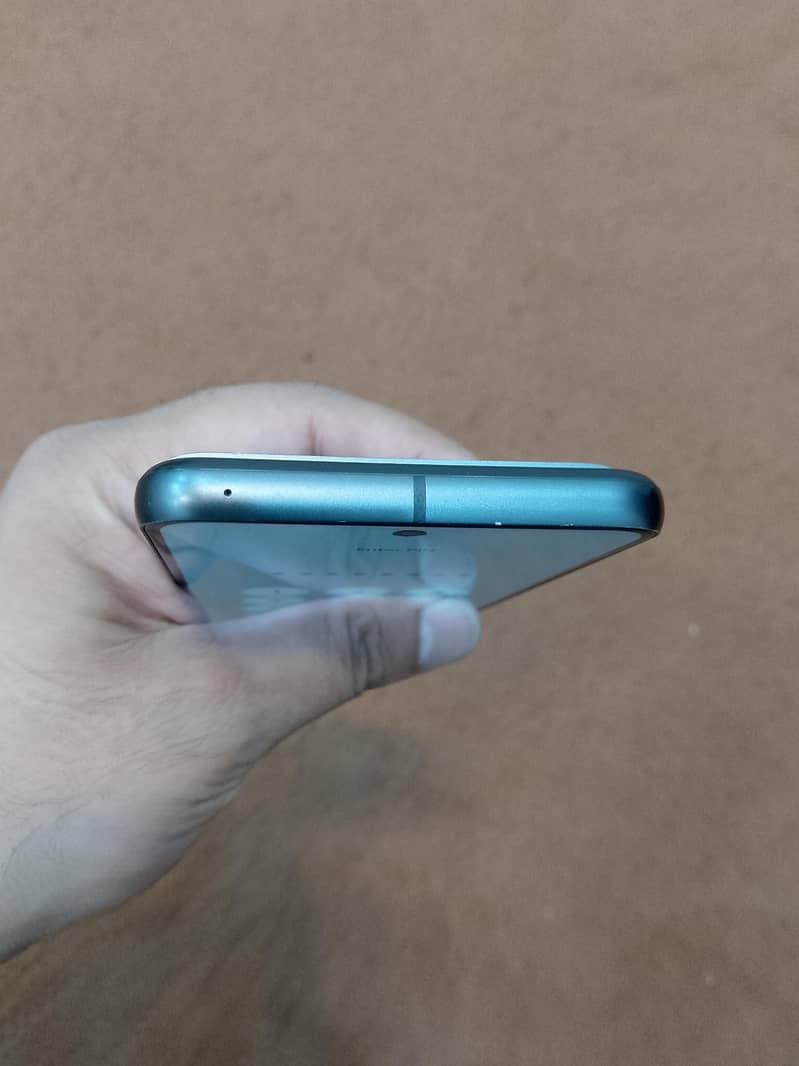 Google Pixel 8 5