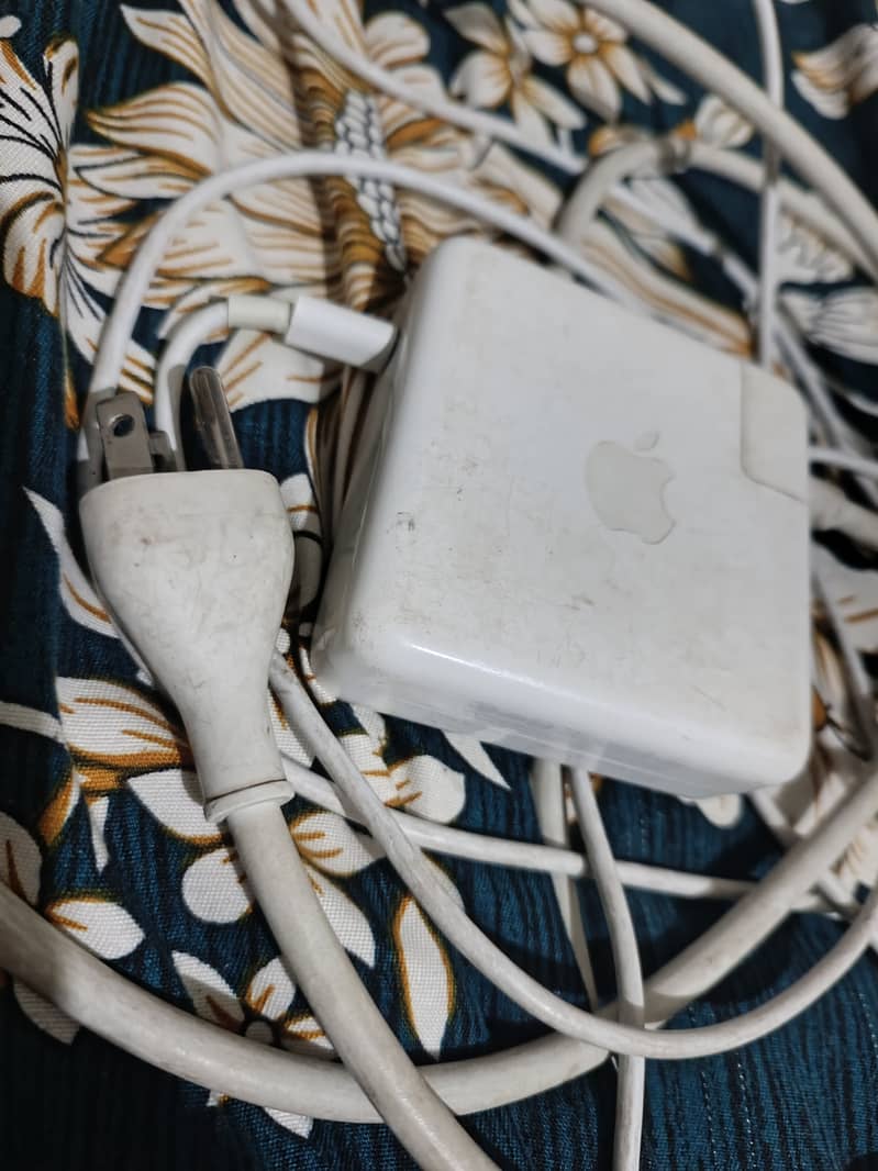 Model: MacBook Pro Year: 2017 Processor: Intel Core i7 Processor spee 5