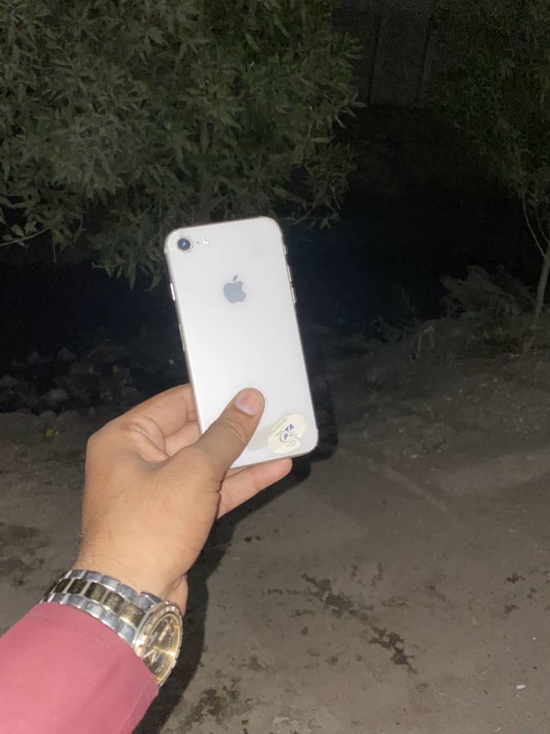 Apple iPhone 8 1
