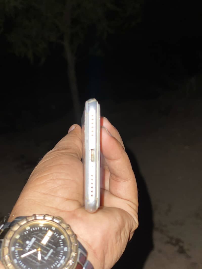 Apple iPhone 8 4