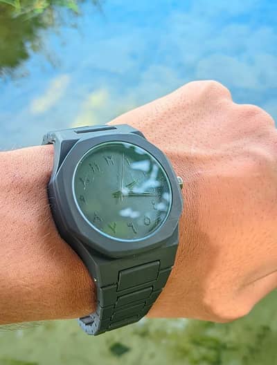 Men's Black Carbon Fiber Style Watch – Stylish & Elegant