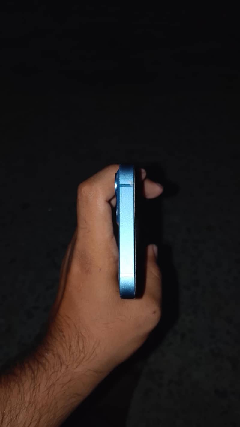 Apple iPhone 13 2