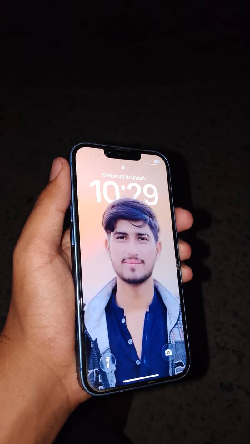 Apple iPhone 13 4