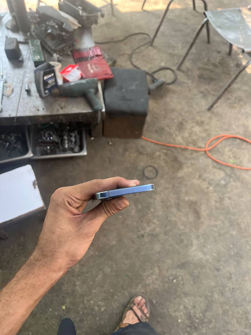 Apple iPhone 12 1