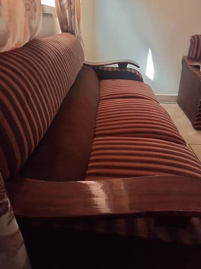 BROWN SOFA SET IN PERFECT CONDITION