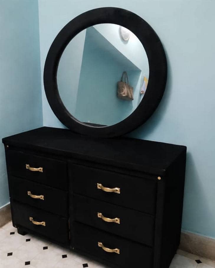 king size Bed witb side table and Dressing Table 3