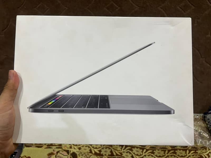 MACBOOK PRO (2018) 8