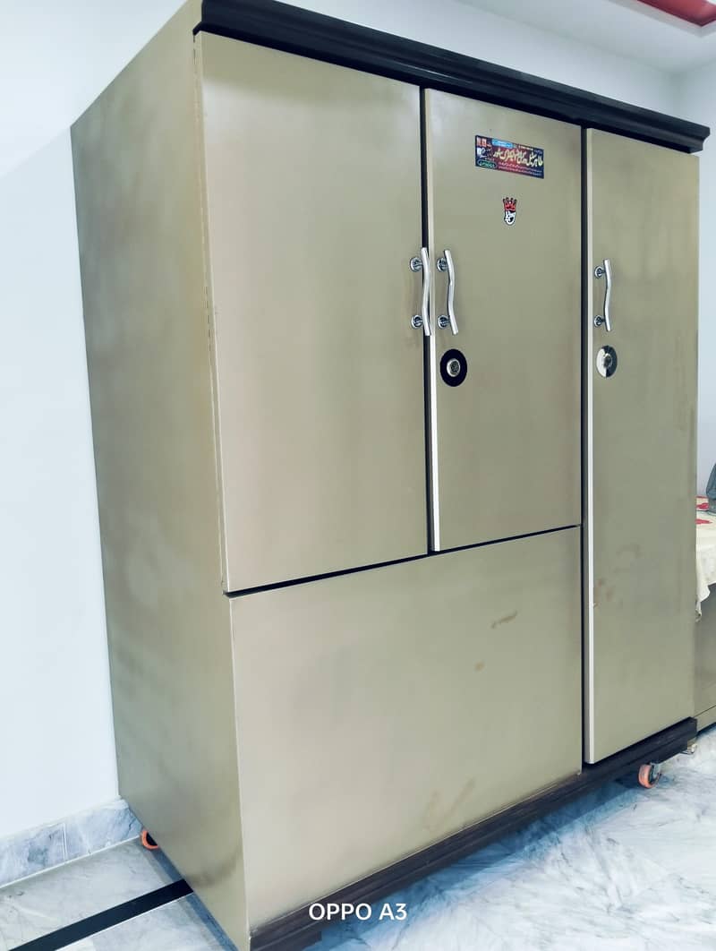 Bister almari 1