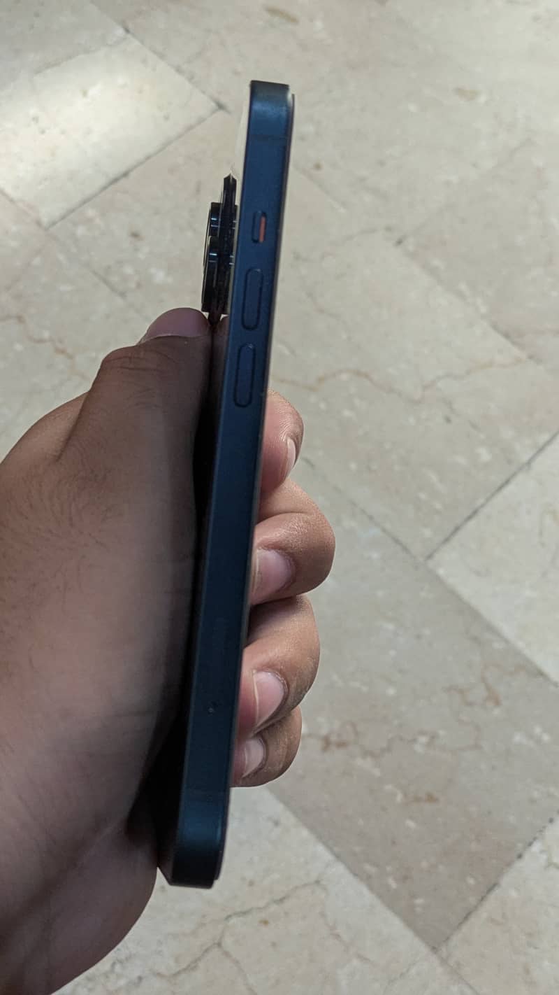 Apple iPhone 13 5