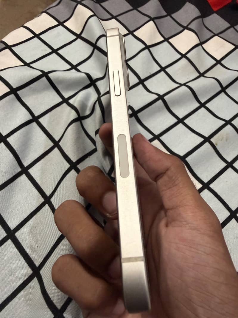 Apple iPhone 13 2
