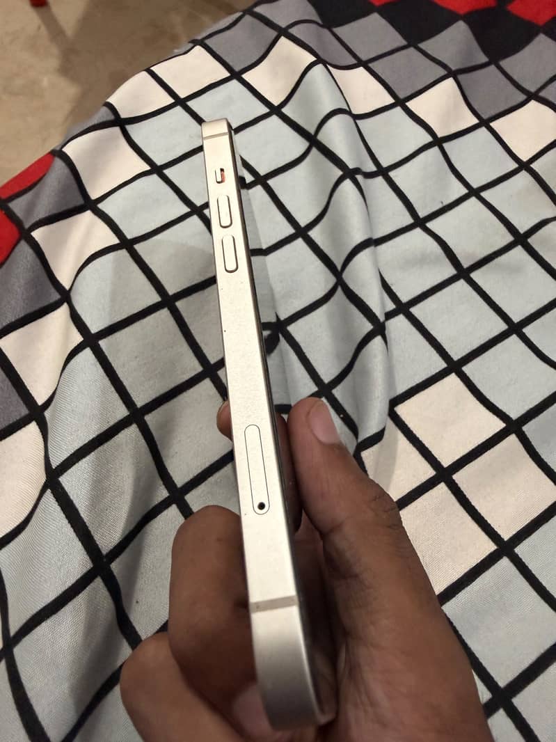 Apple iPhone 13 3