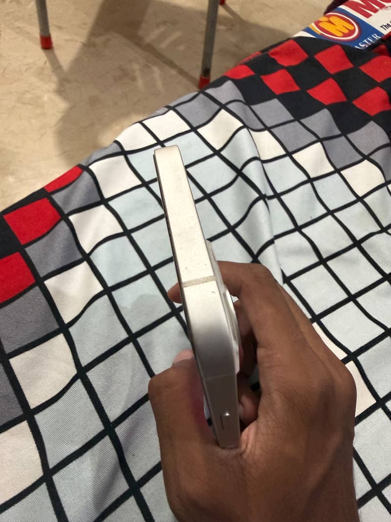 Apple iPhone 13 4