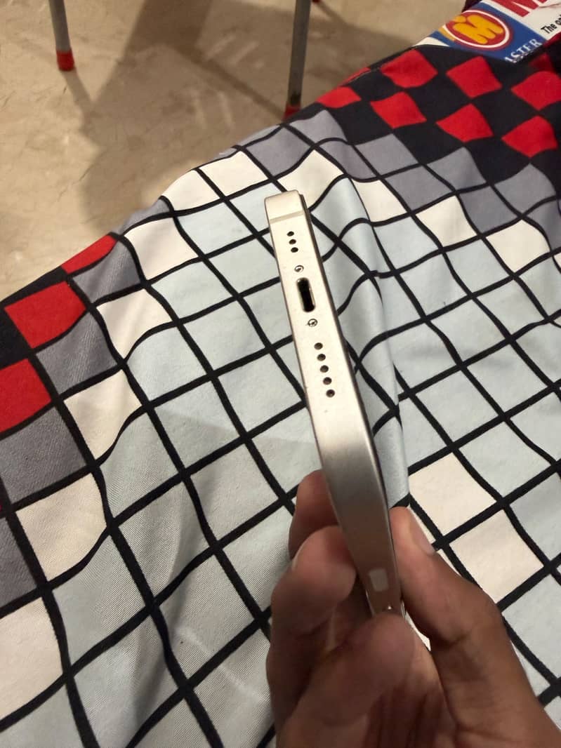 Apple iPhone 13 5