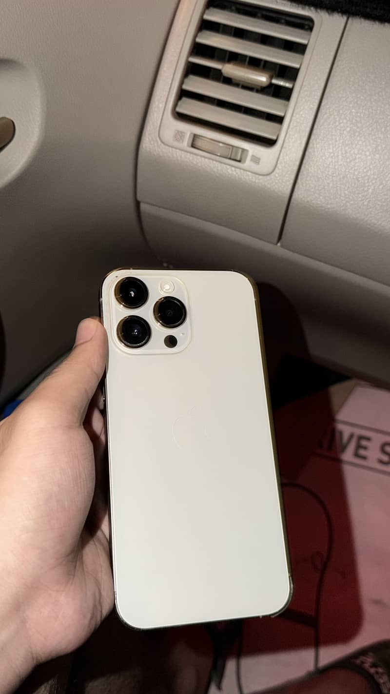 Apple iPhone 14 Pro Max 0