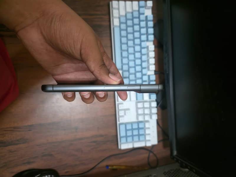 Google Pixel 8 4