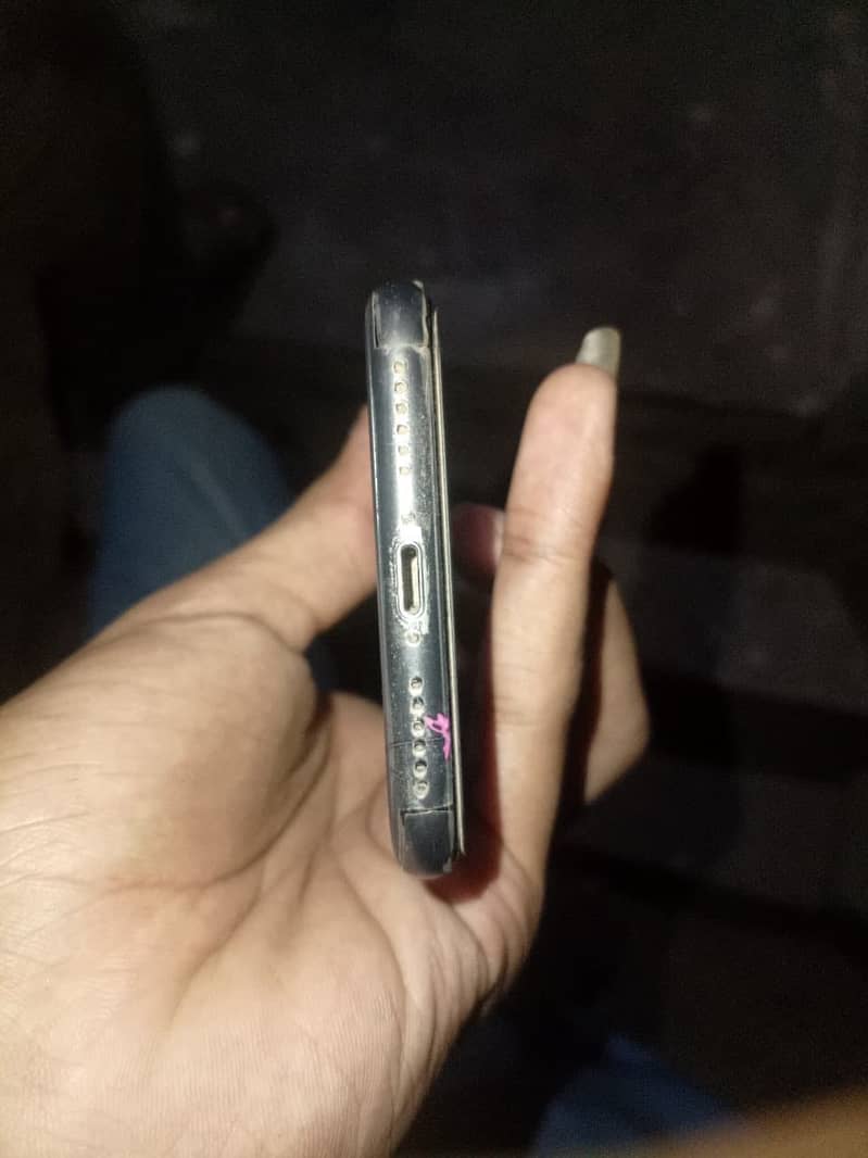 Apple iPhone X 3