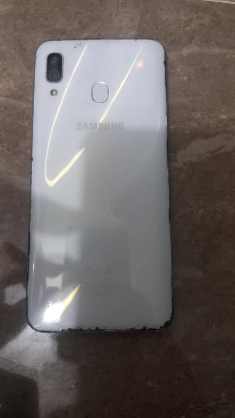 Samsung Mobile A30 1