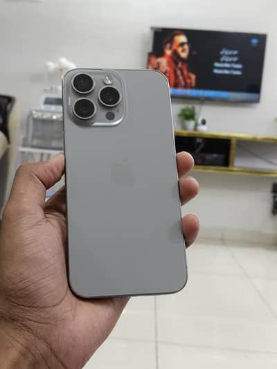 Apple iPhone 15 Pro Max natural titanium with box