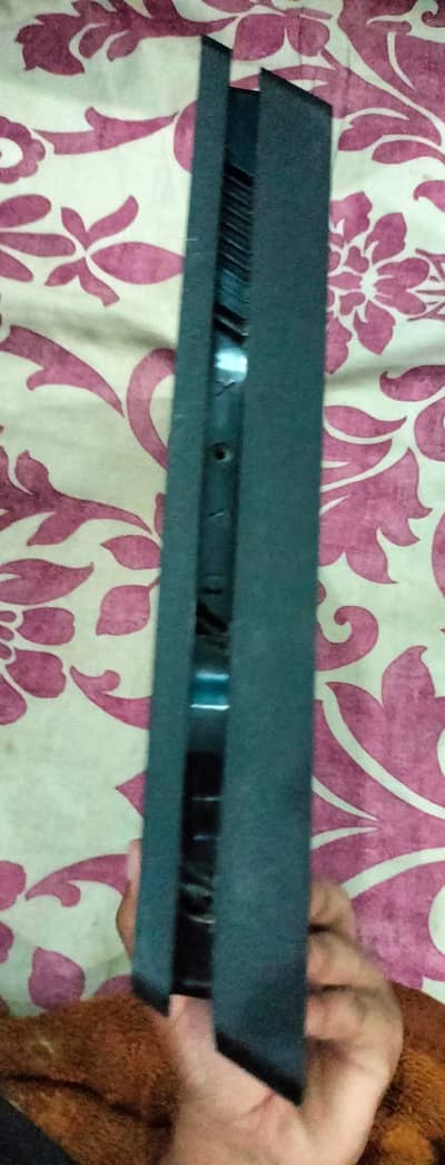 Ps4 slim 1 tb sealed set 10/9 condition with 2 controllers 2 games