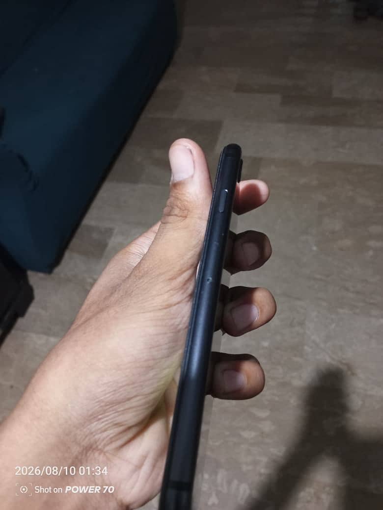 Apple iPhone 8 4