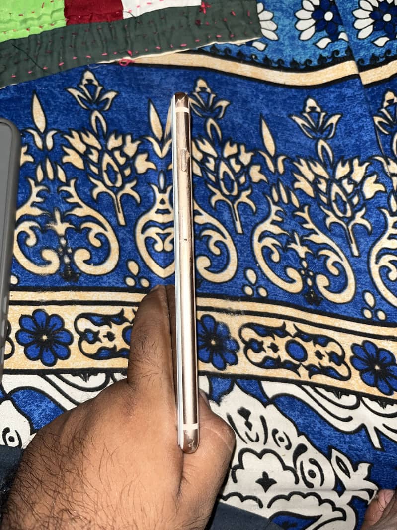 Apple iPhone 8 Plus 3