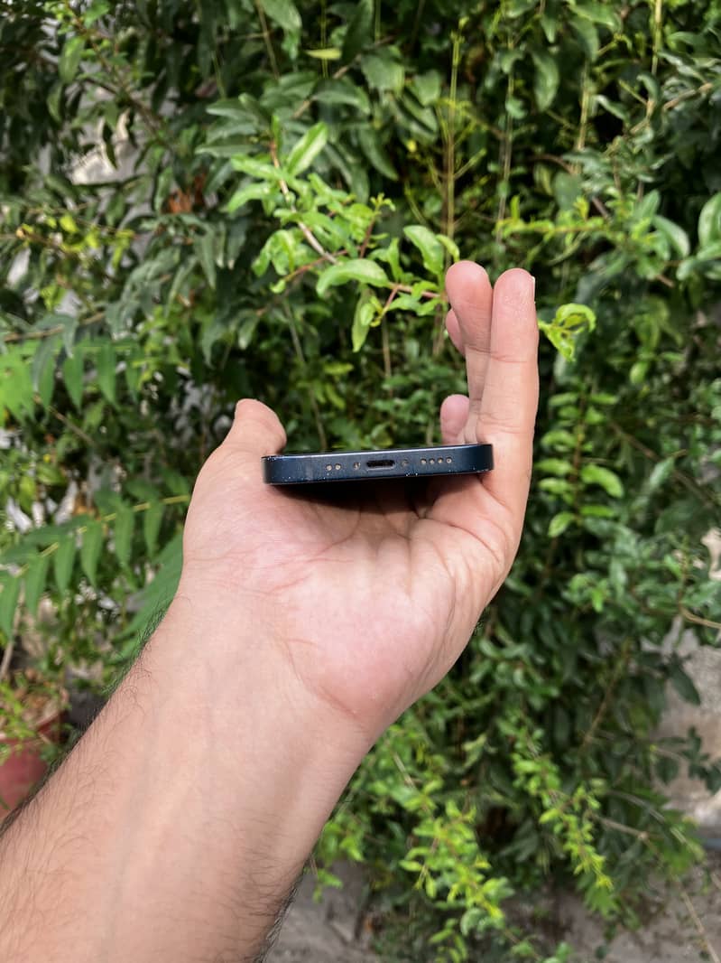 Apple iPhone 13 mini 4