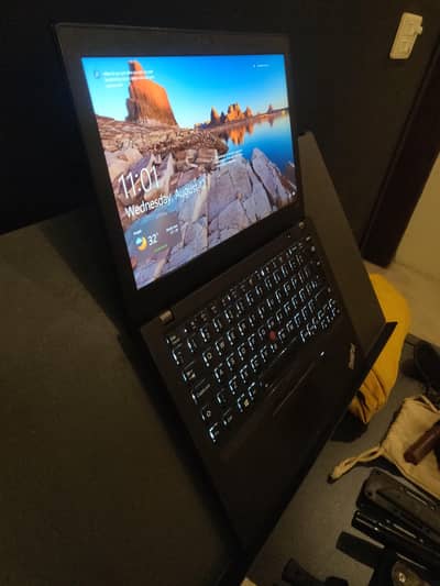 Lenovo x280 | i7 8th | 16GB | 256 M. 2