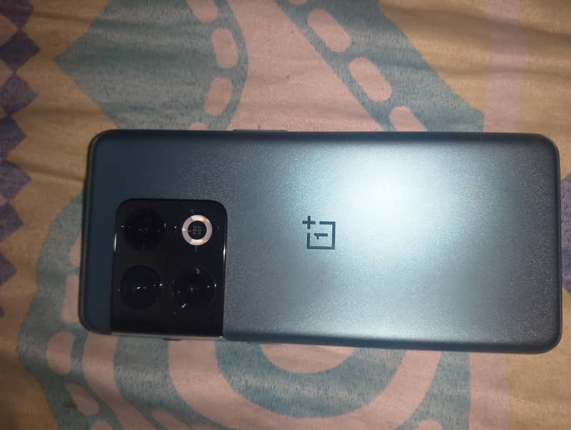 One Plus 10 Pro 4