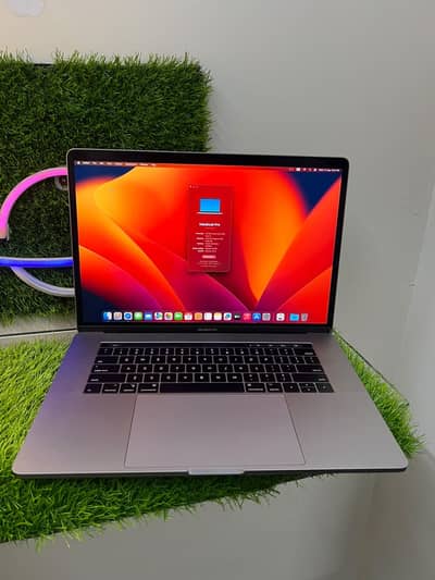 Apple MacBook Pro 2017 core i7, 1 tb ssd 16 gb ram
