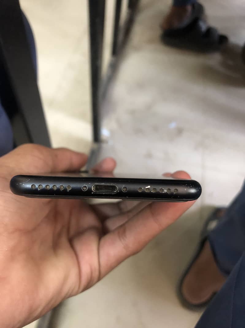 Apple iPhone 7 2