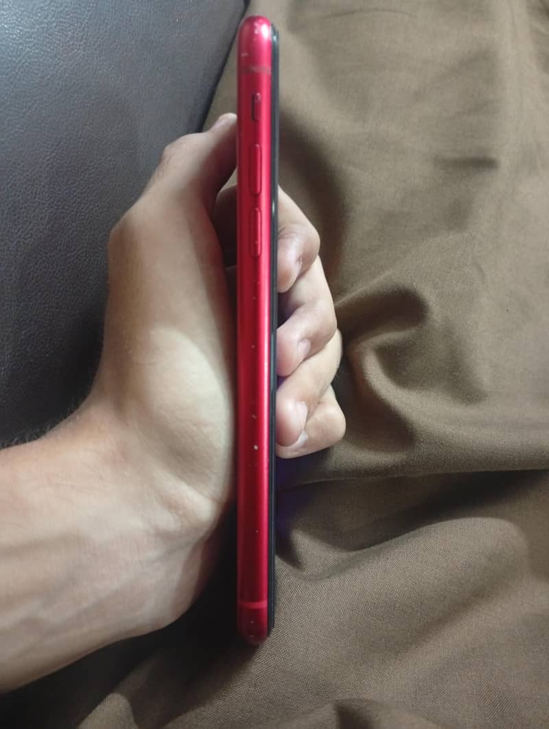 Apple iPhone 11 4