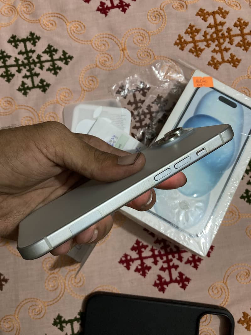 Apple iPhone 15 2