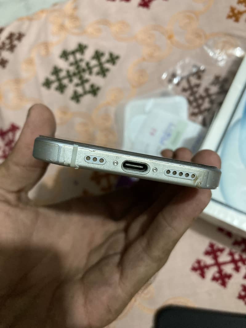 Apple iPhone 15 3