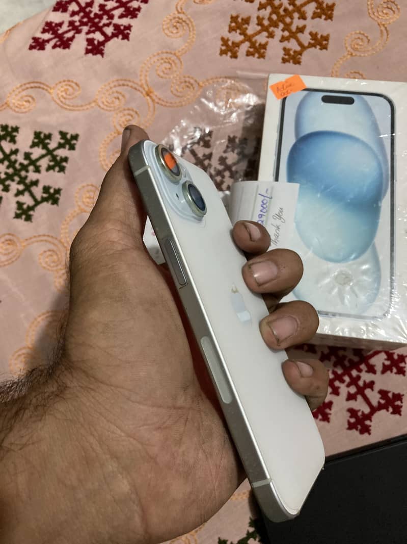 Apple iPhone 15 7