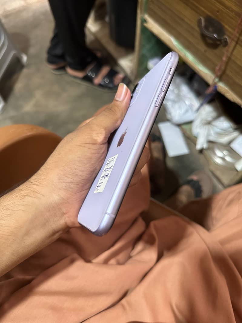 Apple iPhone 11 3