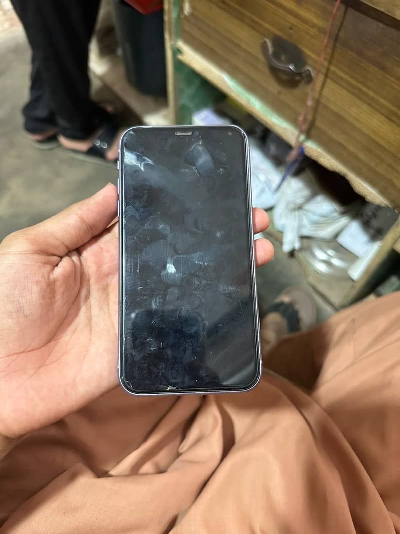 Apple iPhone 11 4