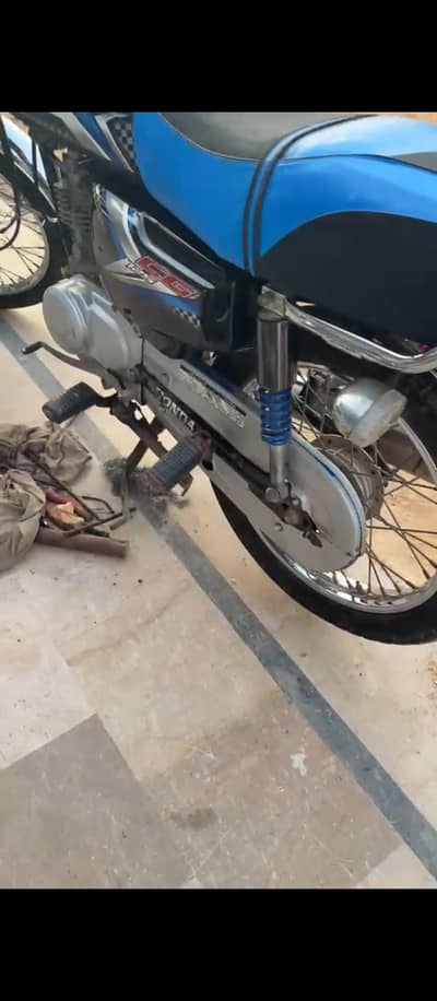 Honda CG 125 model 2025 Karachi 1st owner