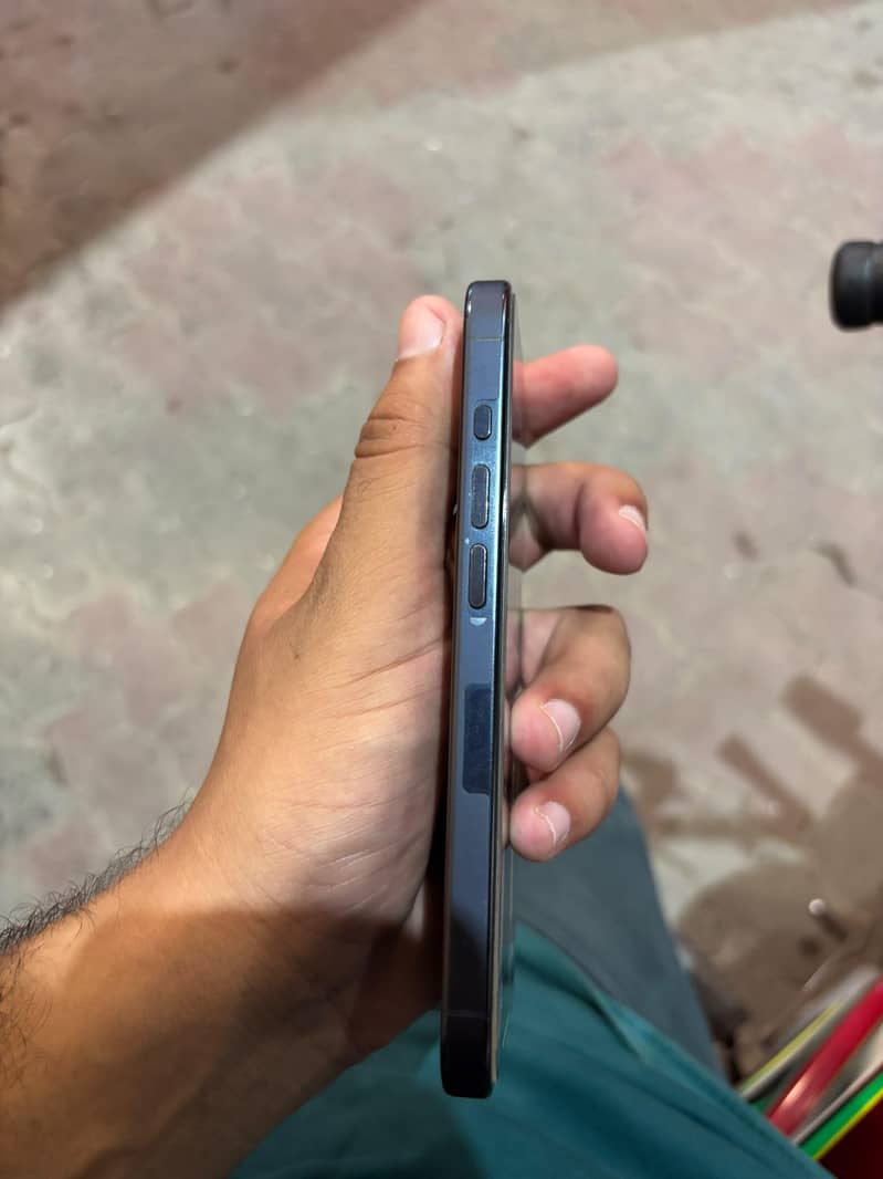 Apple iPhone 15 Pro 6