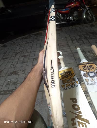 English willow bat condition 10/10