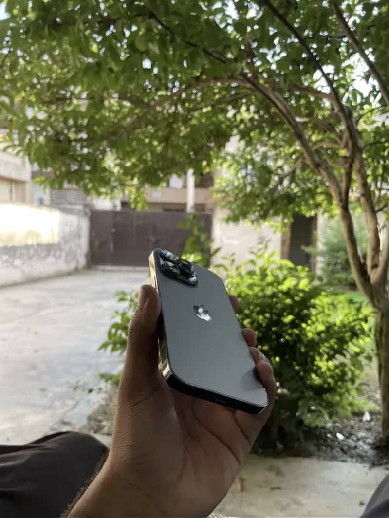 Apple iPhone 13 Pro 4