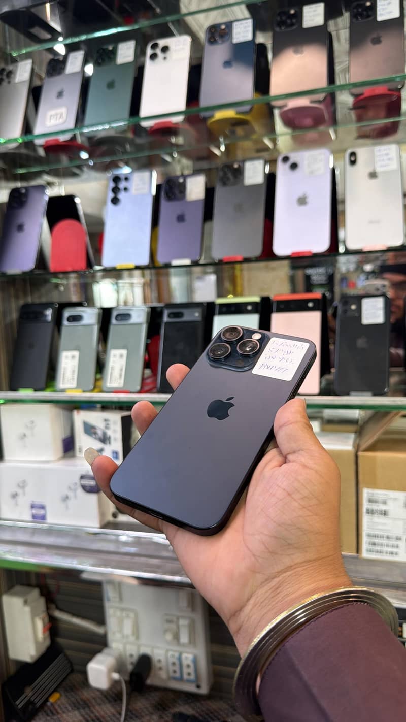 Apple iPhone 15 Pro Max 0