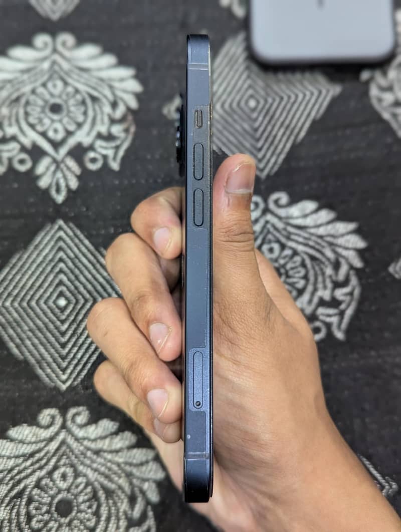 Apple iPhone 13 3