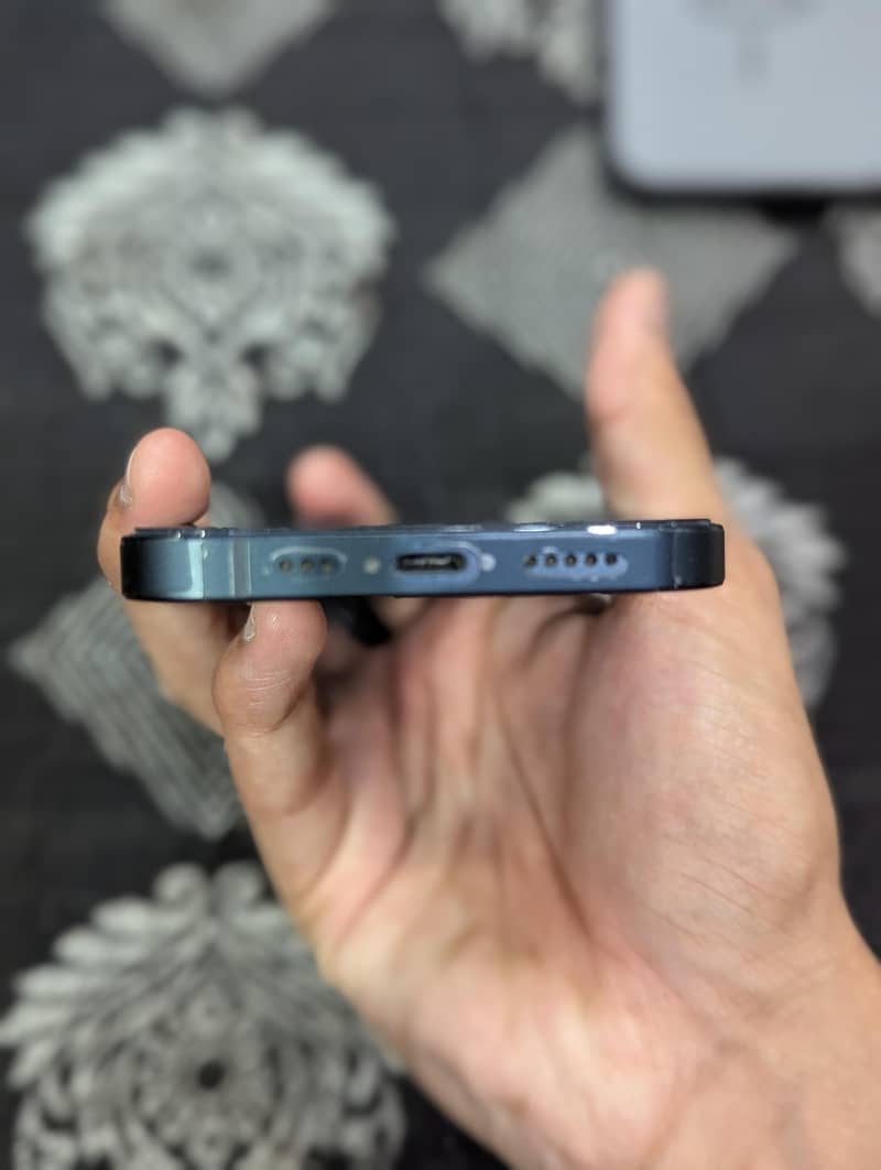 Apple iPhone 13 4