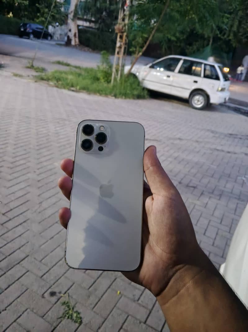 Iphone 12 pro max 1